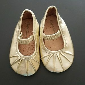 Infant girls size 2 Ralph Lauren gold flats